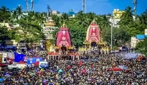 पुरी में विश्व प्रसिद्ध जगन्नाथ यात्रा का उल्लास के साथ शुभारंभ