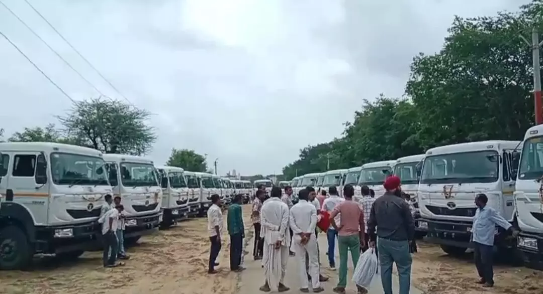 बुला रोड लाइंस फर्म ने शक्तिपीठ धनोप माता के 30 ट्रेलरों का मुहूर्त करवाया