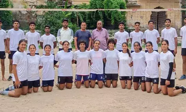 स्वामी विवेकानंद मॉडल स्कूल में ग्रीष्मकालीन वॉलीबाल शिविर का समापन