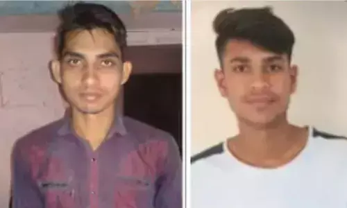 बाईक  को ट्रोले ने कुचला, दो युवकों की मौके पर मौत