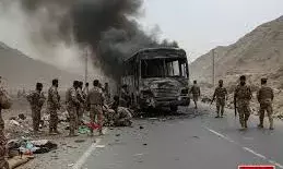 पाकिस्तान में आत्मघाती कार बम हमले में 14 सैनिक की मौत, 24 घायल