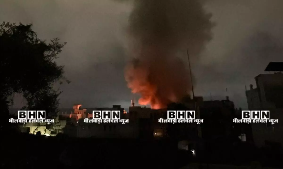 राजसमंद ब्रेकिंग: जलचक्की के पास प्लाईवुड गोदाम में लगी भीषण आग, दमकल गाड़ियां मौके पर