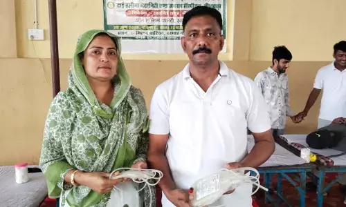 आसींद में आम मुस्लिम समाज की बड़ी पहल रक्तदान शिविर का आयोजन पति पत्नी ने एक साथ किया रक्तदान