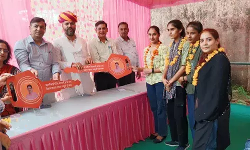 कालीबाई स्कूटी योजना में मेधावी छात्रा को मिली स्कूटी