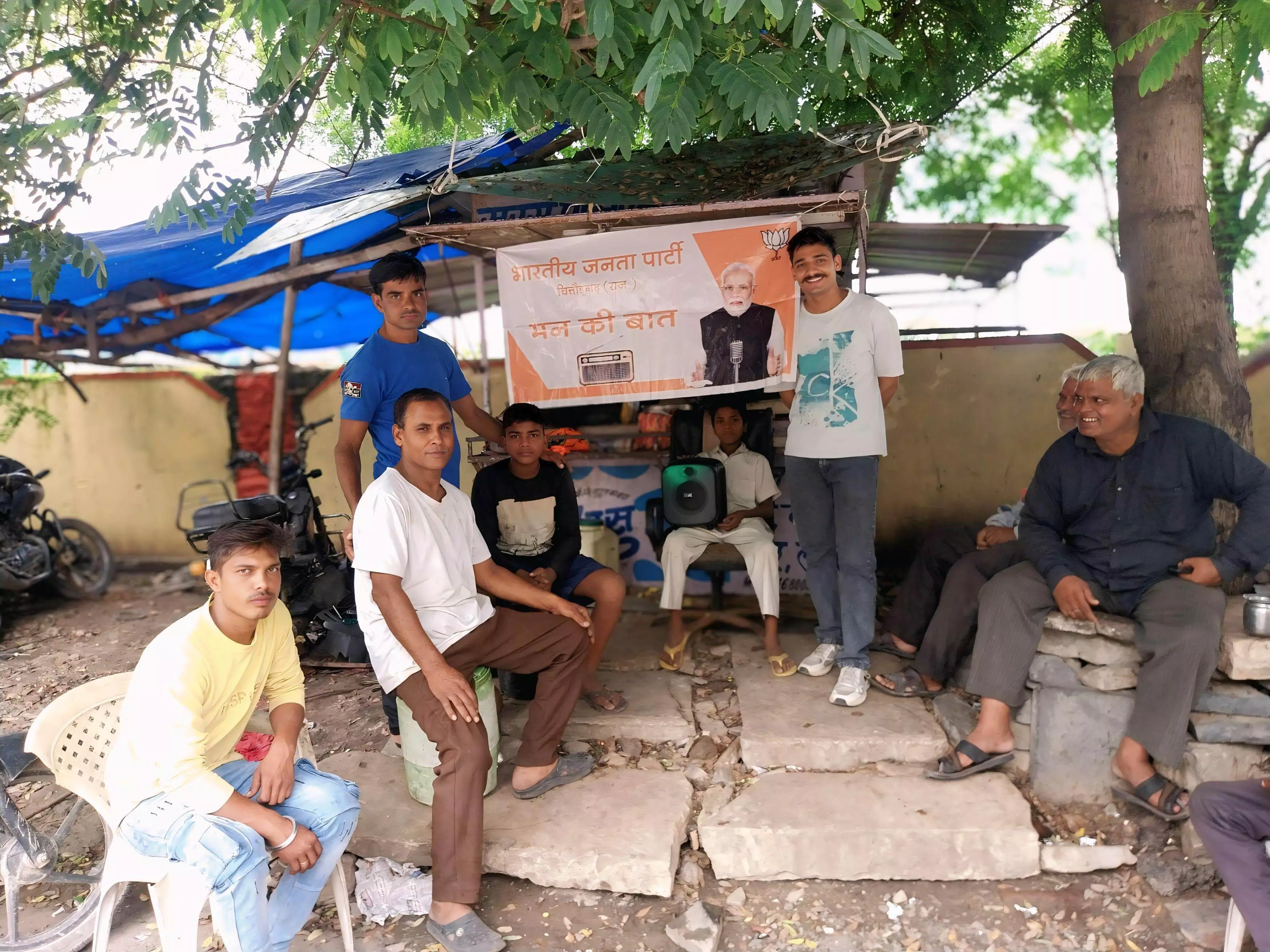 कार्यकर्ताओ ने सुनी 123वें संस्करण मे सुनी मोदी जी के मन की बात कार्यकर्ताओ ने सुनी 123वें संस्करण मे सुनी मोदी जी के मन की बात