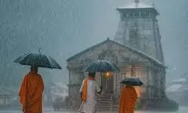 चारधाम यात्रा 24 घंटे के लिए स्थगित, भारी बारिश से यमुनोत्री हाईवे कई जगह बंद चारधाम यात्रा 24 घंटे के लिए स्थगित, भारी बारिश से यमुनोत्री हाईवे कई जगह बंद