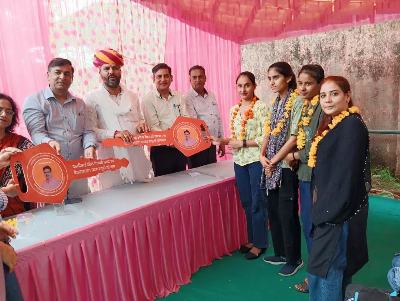 कालीबाई स्कूटी योजना में मेधावी छात्रा को मिली स्कूटी कालीबाई स्कूटी योजना में मेधावी छात्रा को मिली स्कूटी