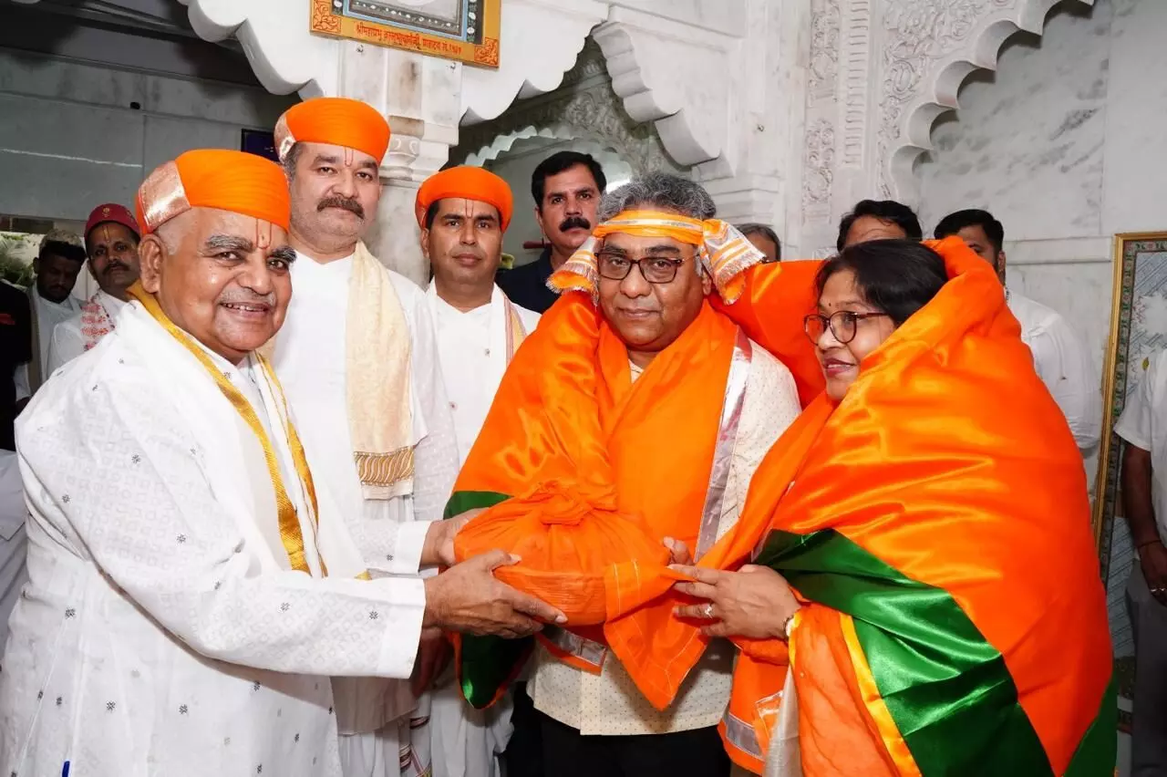 राजस्थान उच्च न्यायालय के मुख्य न्यायाधीश ने किए श्रीनाथजी के दर्शन