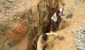 खदान धंसने से 11 मजदूरों की मौत खदान धंसने से 11 मजदूरों की मौत