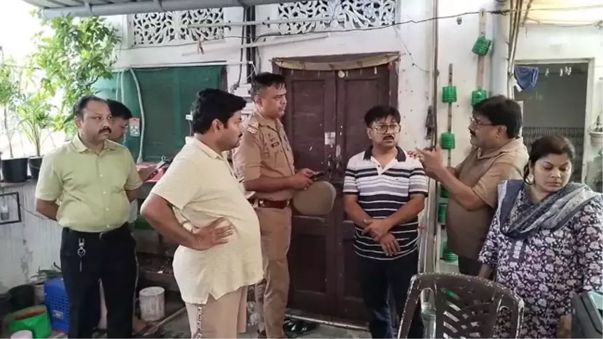 कपड़ा व्यापारी ने पत्नी-बेटी के साथ जहर खाकर दी जान, सामूहिक आत्महत्या से इलाके में सनसनी