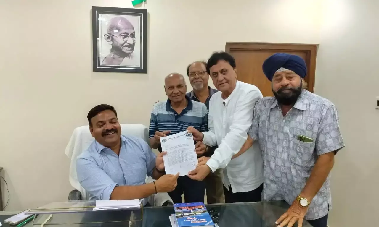 आईपीएस मेमेारियल फाउण्डेशन ने ऑडिटोरियम का अधिकतम शुल्क 21 हजार रूपये रखने के संदर्भ मे सौपा ज्ञापन