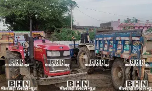 अवैध बजरी दौहन करते तीन ट्रैक्टर ट्राली जप्त