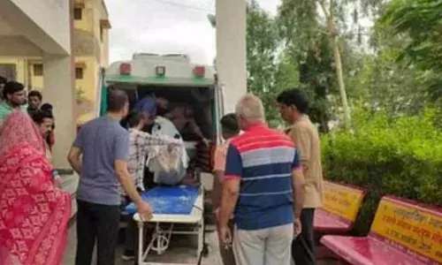 काम के  ने विद्यालय में जाकर खुद को आग लगाई,