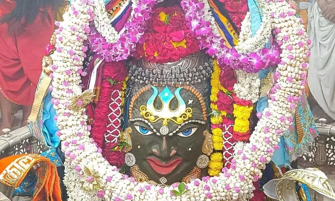 मस्तक पर त्रिशूल और गले में मखाने की माला, आज भस्म आरती में ऐसे सजे बाबा महाकाल मस्तक पर त्रिशूल और गले में मखाने की माला, आज भस्म आरती में ऐसे सजे बाबा महाकाल