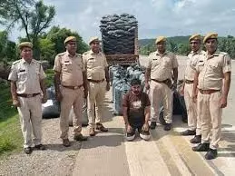 दो ट्रक से पकड़ा 37 क्विंटल से ज्यादा डोडा चूरा