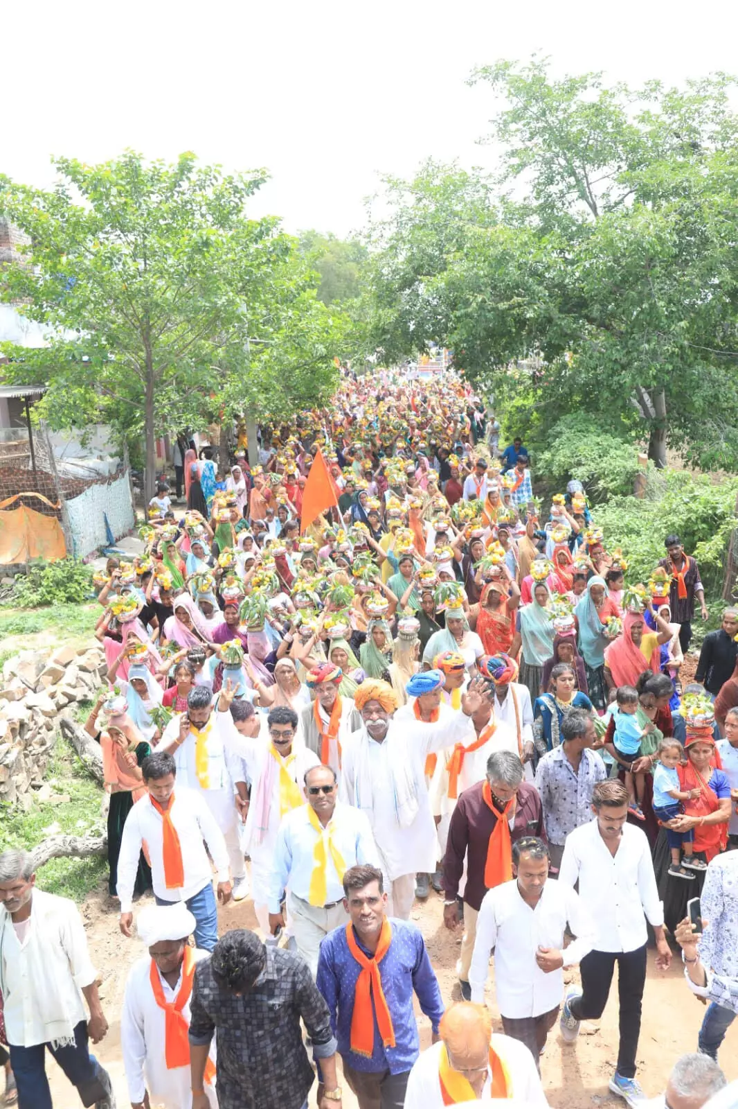 कांटी से रतिया बावजी तक निकली भव्य कलश यात्रा कांटी से रतिया बावजी तक निकली भव्य कलश यात्रा