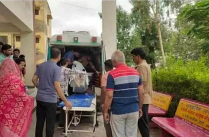 काम के ने विद्यालय में जाकर खुद को आग लगाई, काम के ने विद्यालय में जाकर खुद को आग लगाई,