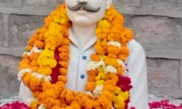 भाल पे लगा चंदन-वीर सपूत को वंदन भाल पे लगा चंदन-वीर सपूत को वंदन