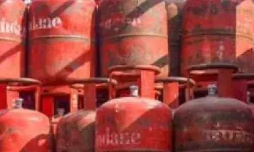 गैस सिलेंडर हुआ 60 रुपयेसस्ता