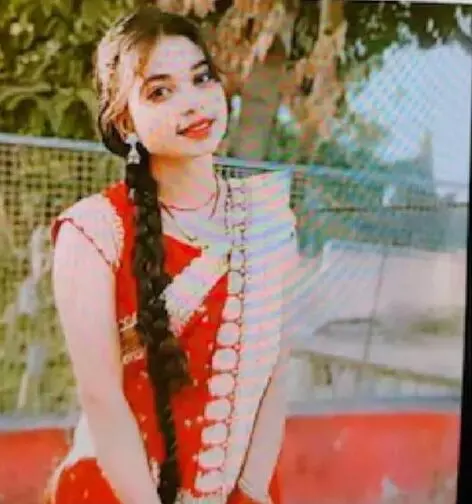 नर्सिंग छात्रा का गला काटकर मर्डर, तमाशाबीन बने रहे लोग