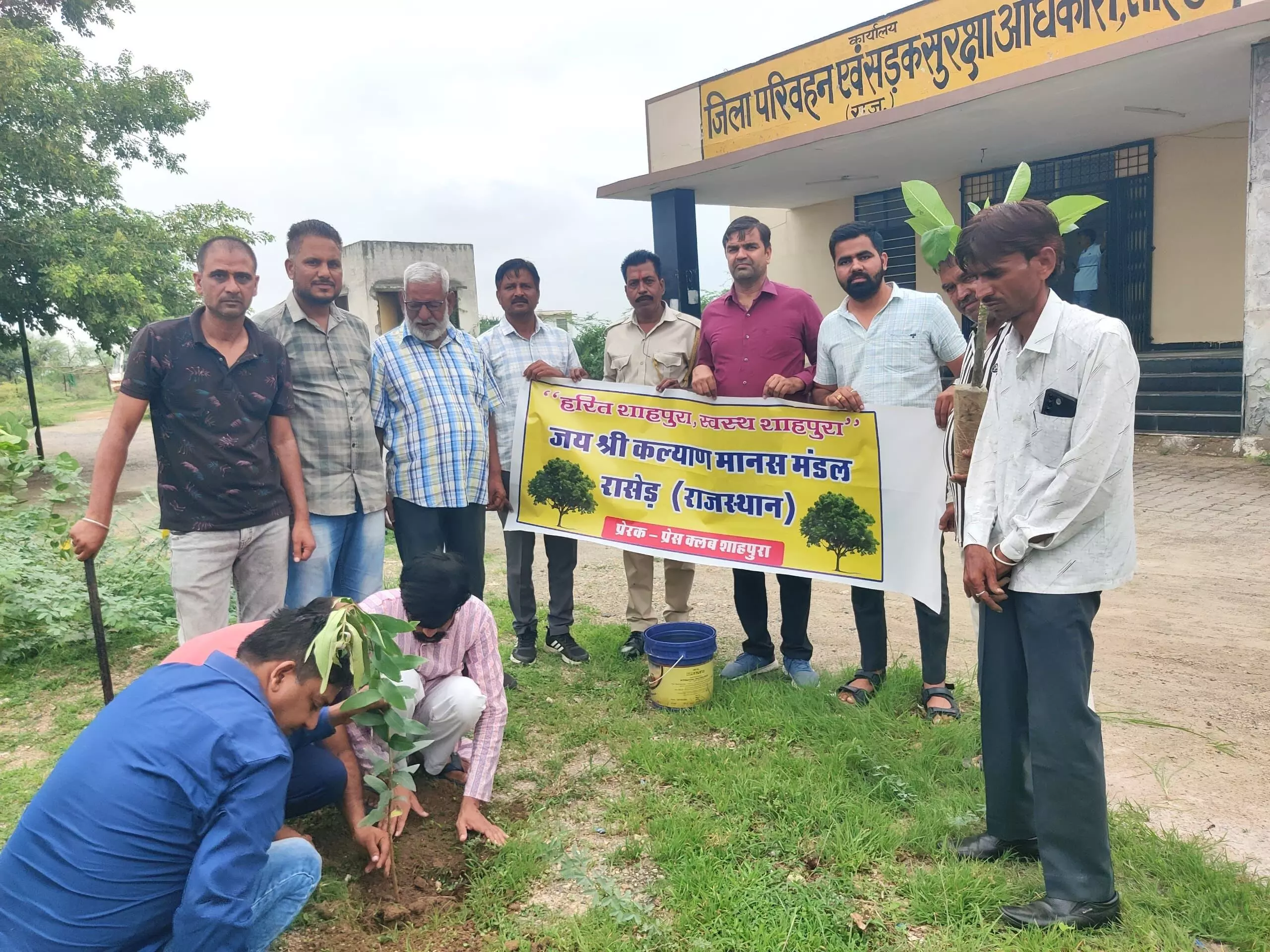 पौधरोपण कर विद्यार्थियों को दिया पर्यावरण संरक्षण का संदेश