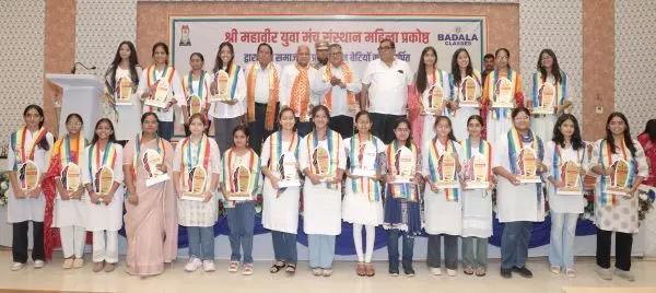 बेटियों के आगे आने से भारत विश्व गुरु बनने की ओर अग्रसर होगा : राज्यपाल कटारिया बेटियों के आगे आने से भारत विश्व गुरु बनने की ओर अग्रसर होगा : राज्यपाल कटारिया