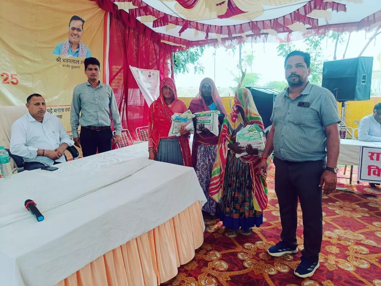 दीनदयाल उपाध्याय अंत्योदय संबल पखवाड़े के तहत शिविर का आयोजन