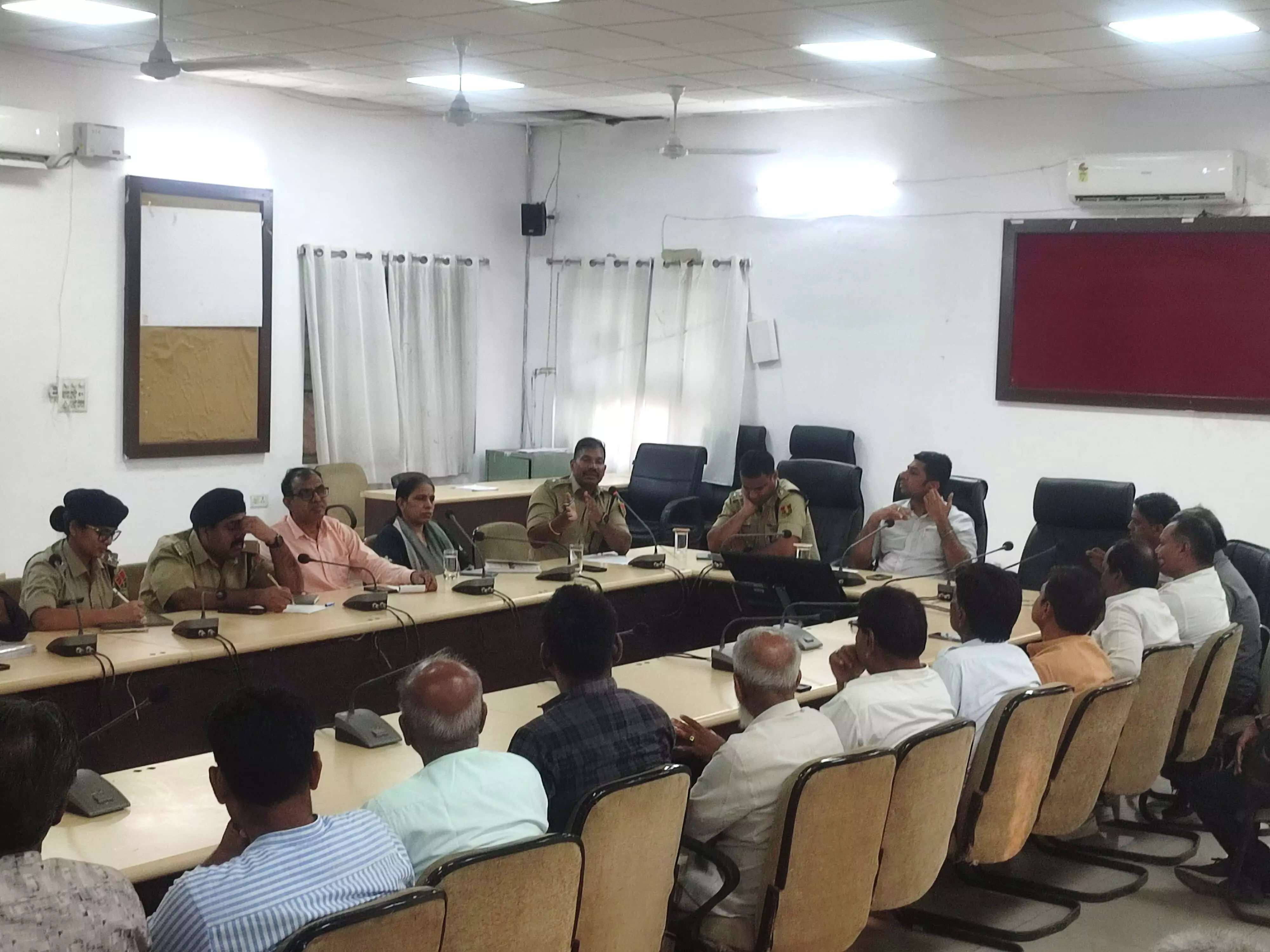 कानून व्यवस्था बिगाड़ने और धार्मिक भावनाएं भड़काने वालों पर होगी सख्त कार्रवाई- पुलिस अधीक्षक कानून व्यवस्था बिगाड़ने और धार्मिक भावनाएं भड़काने वालों पर होगी सख्त कार्रवाई- पुलिस अधीक्षक