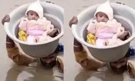 गले तक पानी, सिर पर बच्चा, बेटी की जान बचाने के लिए डूबते रहे पिता