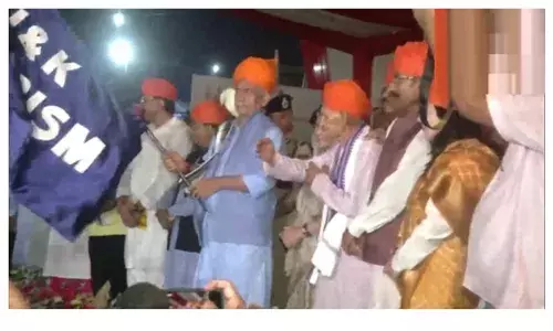 अमरनाथ यात्रा के लिए  कड़ी सुरक्षा में पहला जत्था  रवाना, उपराज्यपाल ने दिखाई हरी झंडी