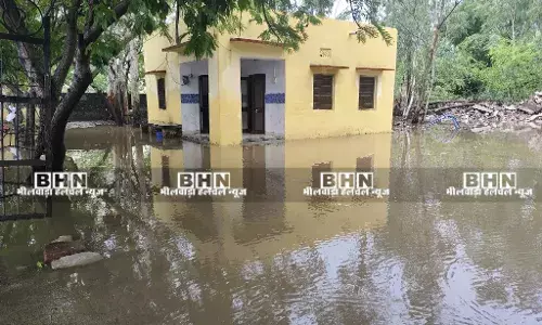 भारी बारिश ने मांडल को किया जलमग्न, सरकारी दफ्तर बना ‘पिकनिक स्पॉट’, PWD कार्यालय पानी में डूबा