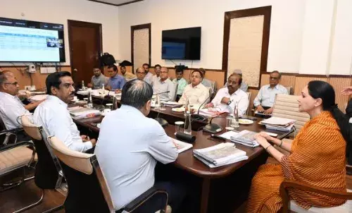 बारिश से सड़क खराब हो तो तत्काल सही करवाये : दिया कुमारी बारिश से सड़क खराब हो तो तत्काल सही करवाये : दिया कुमारी