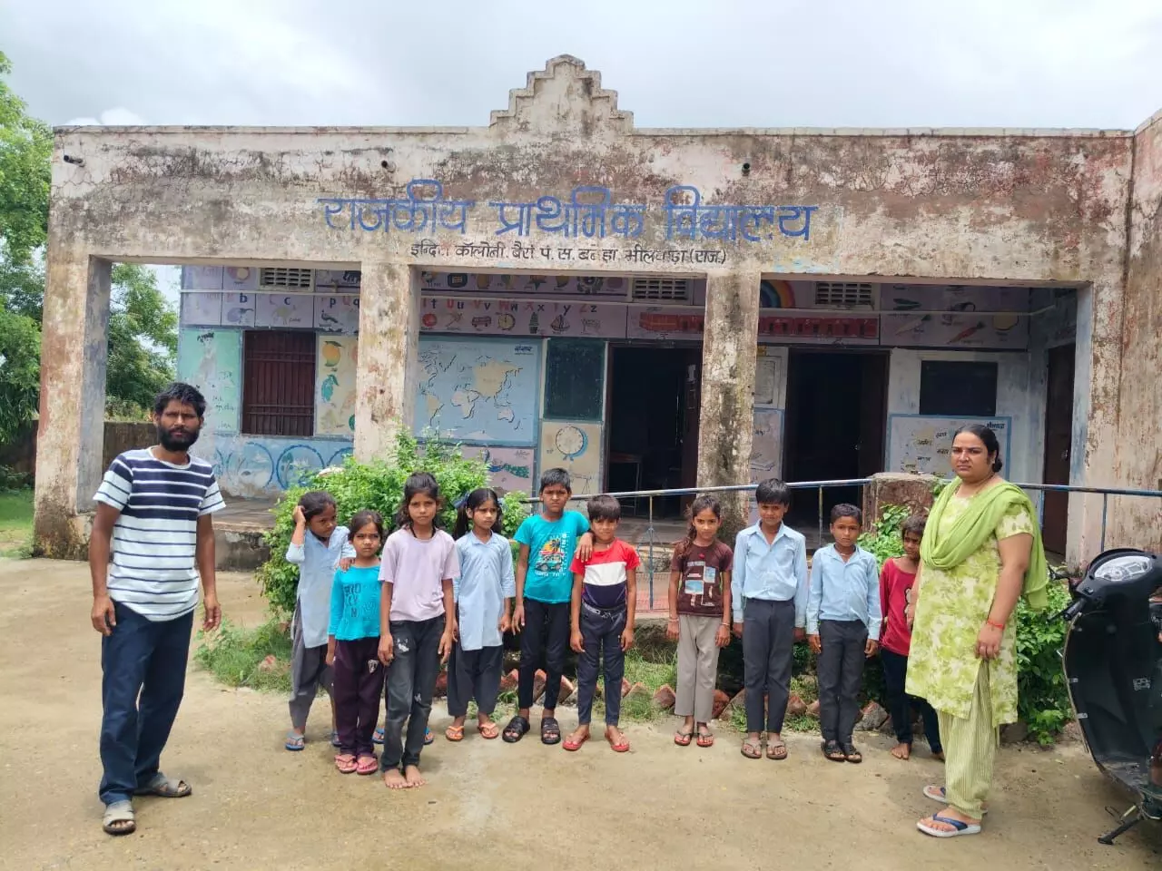 बारिश से स्कूल में फैली बिजली, बच्चों को सुरक्षित बाहर निकाला बारिश से स्कूल में फैली बिजली, बच्चों को सुरक्षित बाहर निकाला