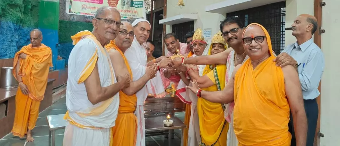 महावीर भवन में नेमिनाथ भगवान का मोक्ष कल्याणक दिवस मनाया
