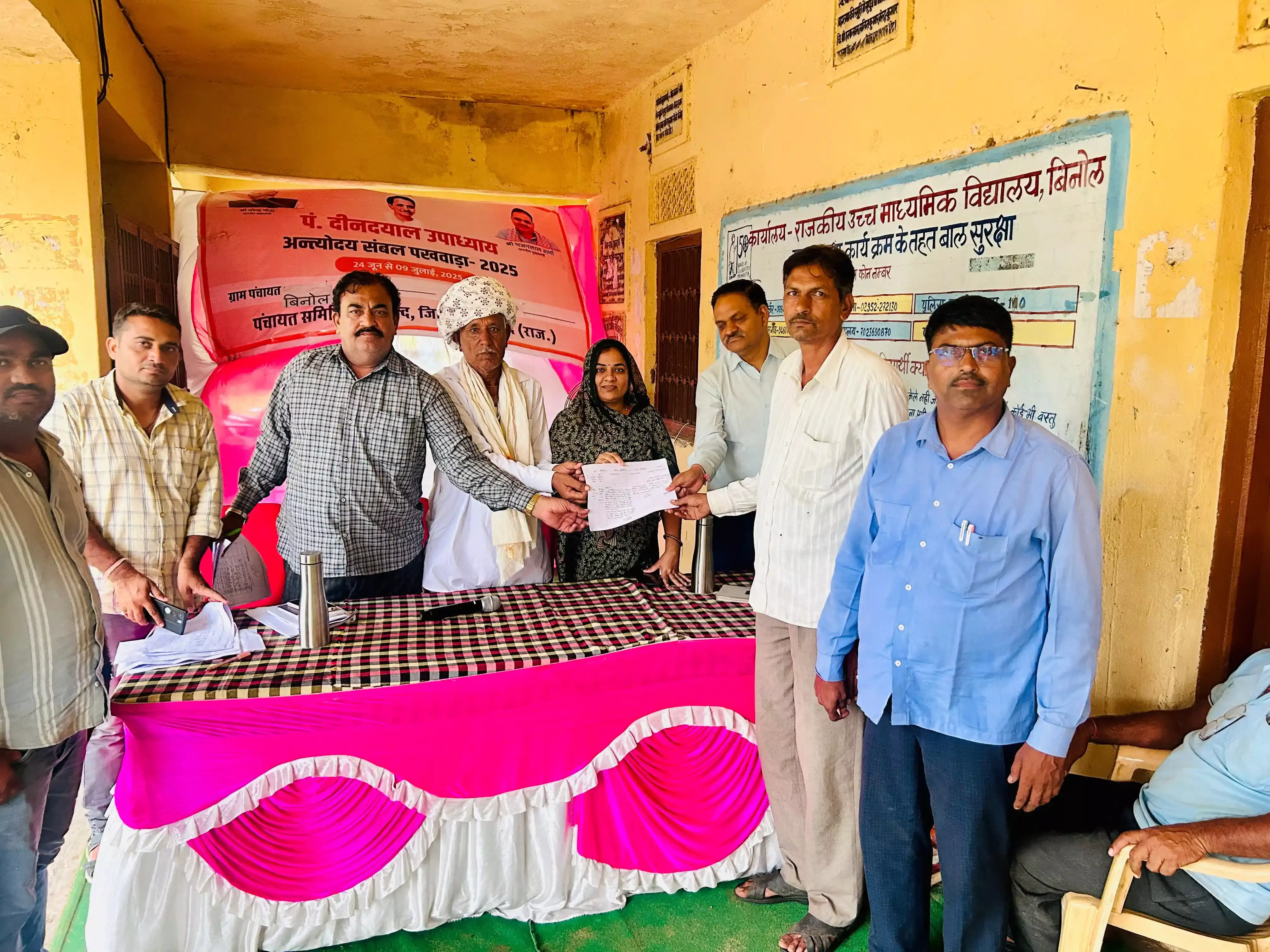 दस साल पुरानी समस्या हुई एक दिन में दूर, रिकॉर्ड में नाम सही हुआ तो किशनलाल के छलके आँसू