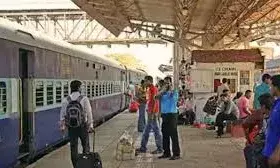 यात्रीगण ध्यान दें...रेलवे ने बदला नियम, यात्री अब इन समय पर देख सकेंगे रिजर्वेशन चार्ट