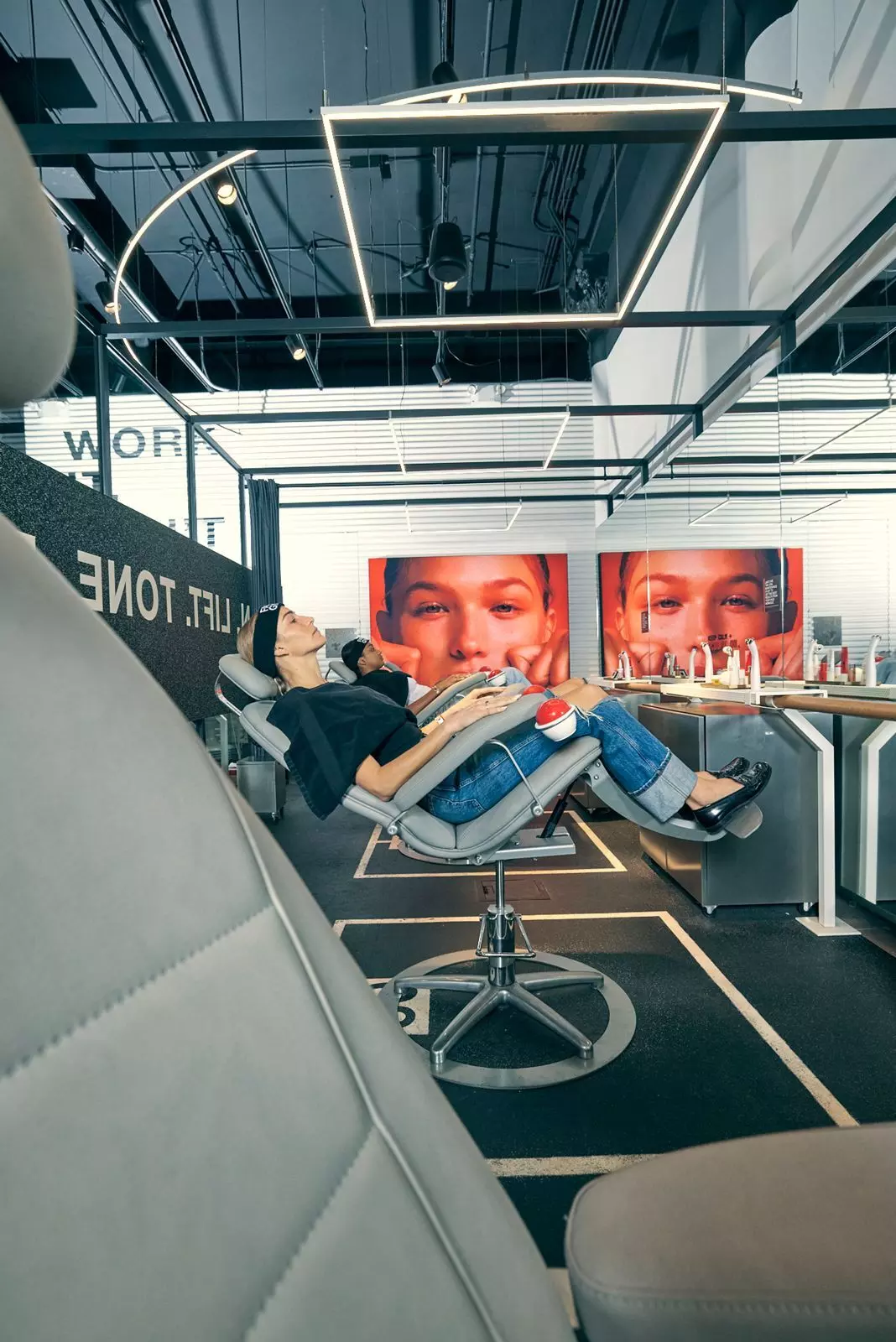 टीरा स्टोर्स और स्टैंडअलोन स्टूडियोज़ के जरिए भारत में फेसजिम के सिग्नेचर फेशियल वर्कआउट लाएगी रिलायंस