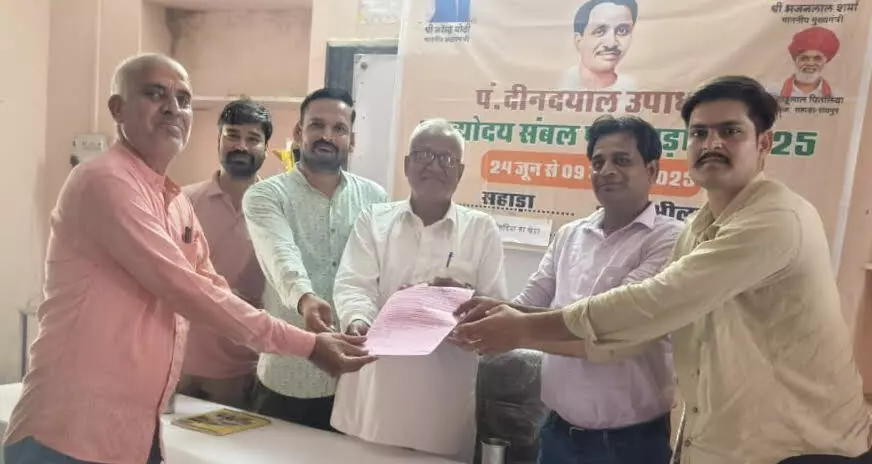 3 वर्ष के बाद खुला नामांतरण खातेदार के सही नाम से, चेहरे पर खुशी 3 वर्ष के बाद खुला नामांतरण खातेदार के सही नाम से, चेहरे पर खुशी