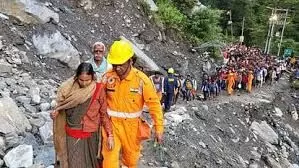 केदारघाटी में मूसलाधार बारिश से गौरीकुंड में भूस्खलन, दो जगह हाईवे बंद, पैदल भेजे गए यात्री केदारघाटी में मूसलाधार बारिश से गौरीकुंड में भूस्खलन, दो जगह हाईवे बंद, पैदल भेजे गए यात्री
