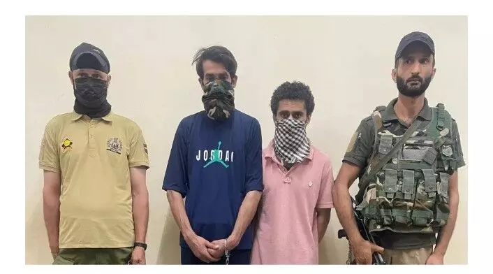 बड़ी आतंकी साजिश नाकाम, 2 आतंकी गिरफ्तार; बड़ी मात्रा में हथियार बरामद बड़ी आतंकी साजिश नाकाम, 2 आतंकी गिरफ्तार; बड़ी मात्रा में हथियार बरामद