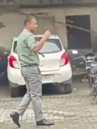 लापरवाही बरतने पर सख्त कार्रवाई की SP ने दी चेतावनी, मांडल थाने का लिया जायजा लापरवाही बरतने पर सख्त कार्रवाई की SP ने दी चेतावनी, मांडल थाने का लिया जायजा