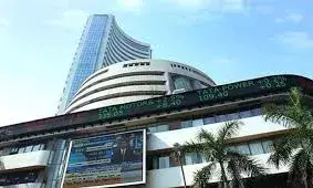 सेंसेक्स-निफ्टी में तेजी; बाद में उतार-चढ़ाव के बीच सपाट रुख