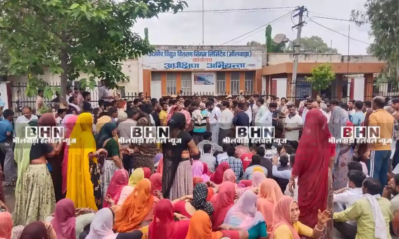 करंट से युवक की मौत, माली समाज का मोर्चरी व डिस्कॉम ऑफिस पर प्रदर्शन, आर्थिक सहायता के आश्वासन पर बनी सहमति