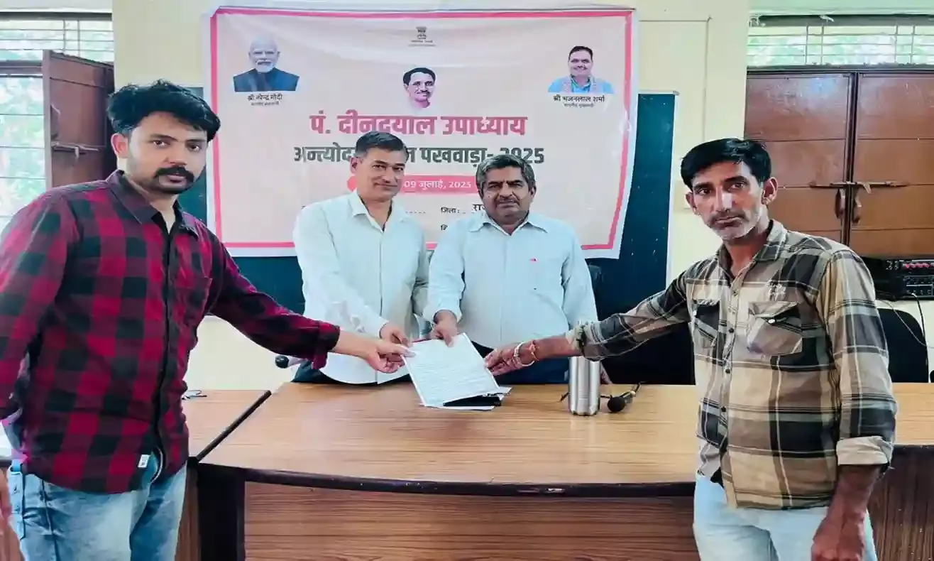 दर-दर भटके पर अधूरी रही आस, शिविर में मिला पट्टा तो छलक उठे आँसू