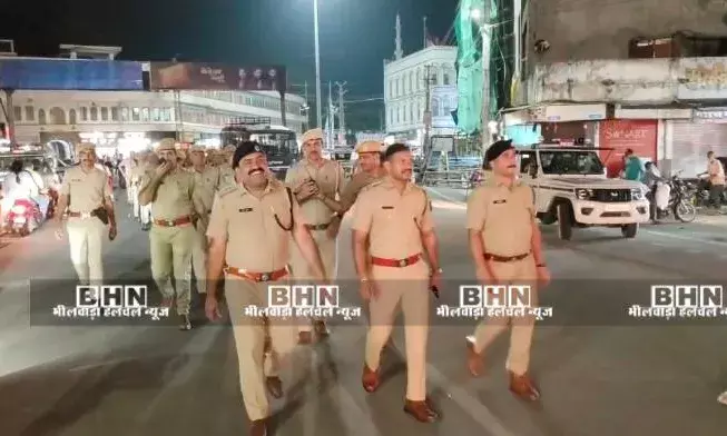 मोहर्रम को देखते हुये पुलिस ने निकाला फ्लैग मार्च