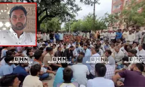 डीपी से फैले करंट की चपेट में आये युवक की मौत, माली समाज का मोर्चरी पर प्रदर्शन, 50 लाख के मुआवजे व नौकरी की मांग