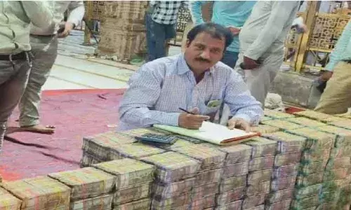 सांवलिया सेठ मंदिर में रिकॉर्ड तोड़ चढ़ावा, जून में मिले 29 करोड़ से ज्यादा, सोना-चांदी और विदेशी मुद्रा भी शामिल सांवलिया सेठ मंदिर में रिकॉर्ड तोड़ चढ़ावा, जून में मिले 29 करोड़ से ज्यादा, सोना-चांदी और विदेशी मुद्रा भी शामिल