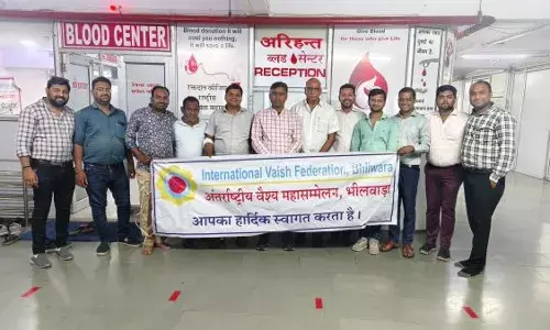 वैश्य युवाओं की सेवा भावना की मिसाल – समयपूर्व रक्तदान कर निभाया सामाजिक दायित्व
