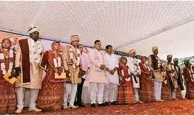 11 आवासनियों को मिले जीवनसाथी : सीएम ने दिया आशीर्वाद, बोले- समाज को मिलेगी 11 आवासनियों को मिले जीवनसाथी : सीएम ने दिया आशीर्वाद, बोले- समाज को मिलेगी