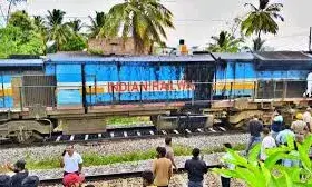 उदयपुर  आ रही चलती हमसफर एक्सप्रेस ट्रेन में लगी आग, यात्रियों में मची अफरातफरी